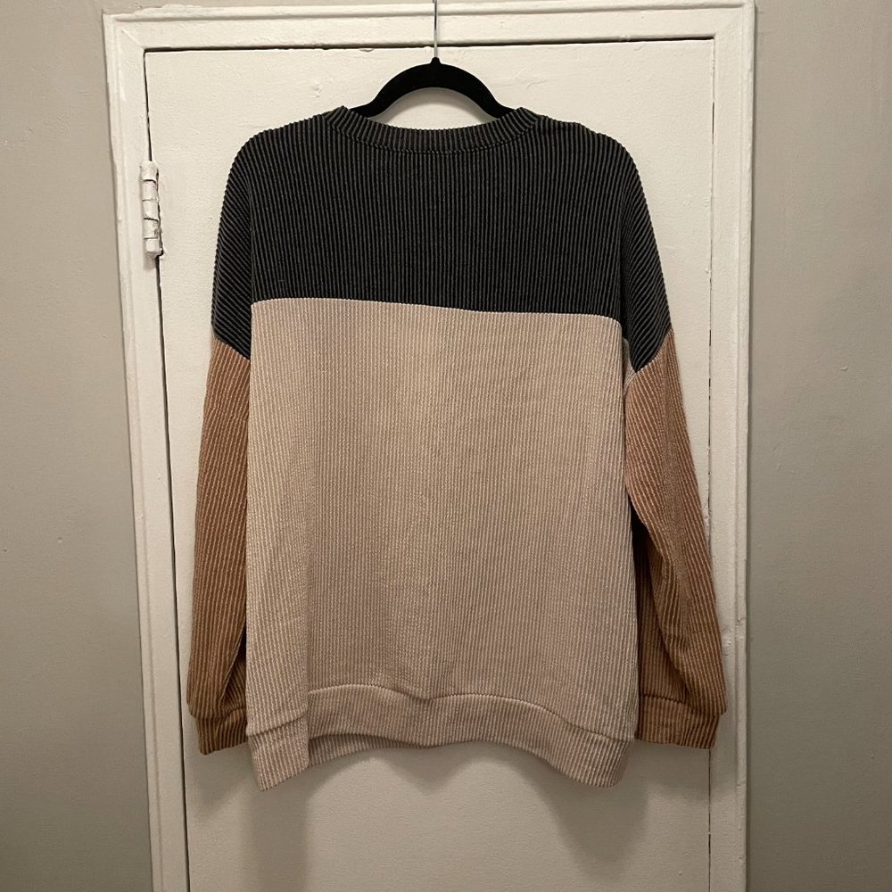 Molly Green Cream and Gray Color Block Ribbed Long Sleeve